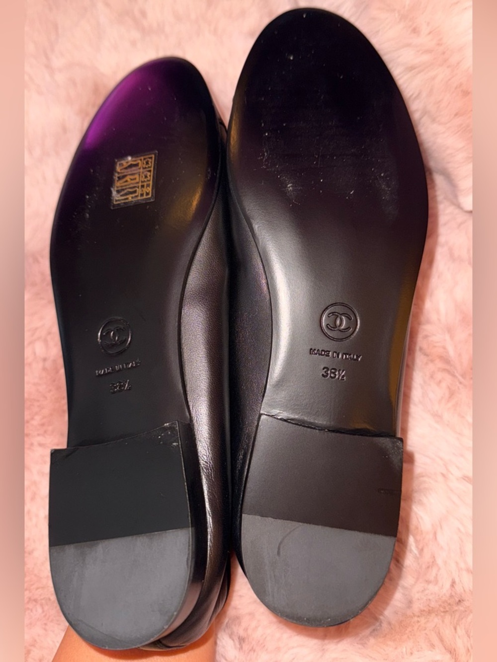 BRAND NEW CHANEL Black Leather Ballet Flats with Patent CC Cap Toe - Picture 3 of 4